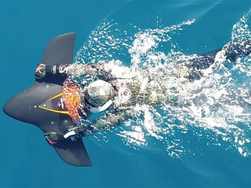 دراجة تمنحك تجربة التنزه بفخامة تحت الماء... AquaJet Dive